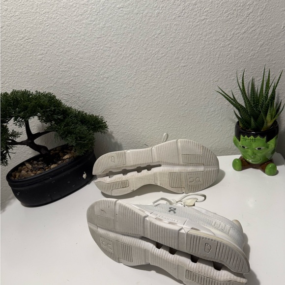 On Running CloudTec White Athletic Shoes - Picture 4 of 5